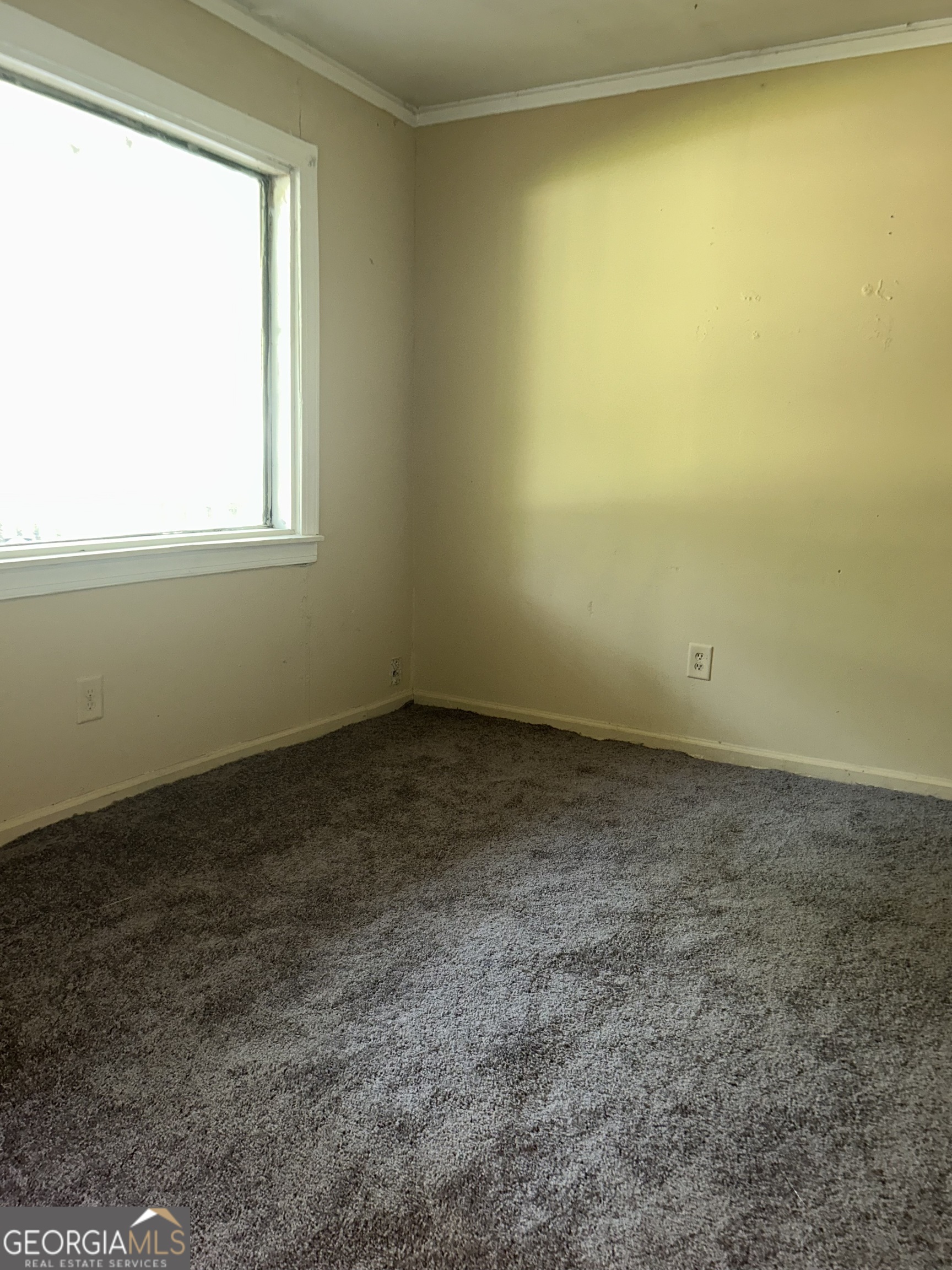 118 Tye Street Stockbridge, GA 30281 - Photo 10 of 12 an empty room with a window
