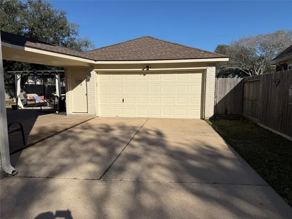 $425,000 | 205 Rustic Oaks Drive, League City, TX 77573