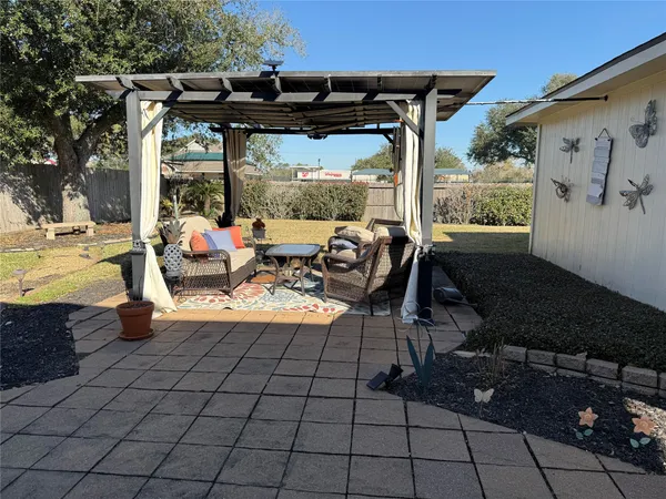 $425,000 | 205 Rustic Oaks Drive, League City, TX 77573