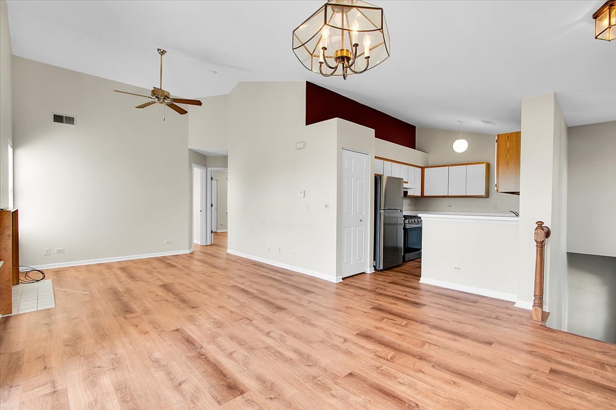 1309 Coldspring Road, Unit 1309 Carol Stream, IL 60188 - Photo 5 of 31