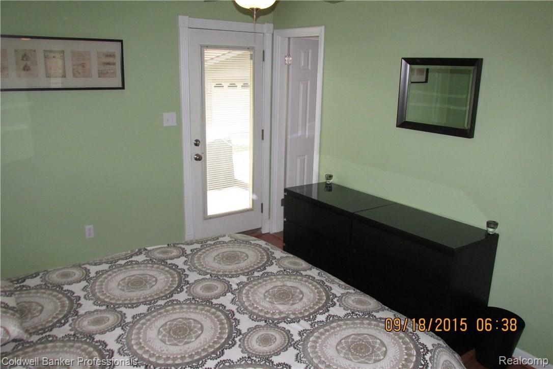 17241 Rougeway Street Livonia, MI 48152 - Photo 12 of 32 IMG_2053.JPG