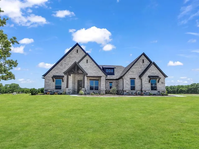 $724,900 | 124 Desperado Way, Weatherford, TX 76088