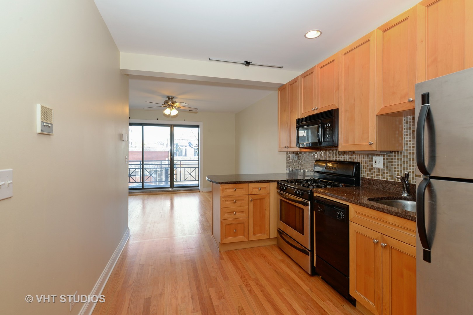3765 North Racine Avenue, Unit C Chicago, IL 60613 - Photo 5 of 11