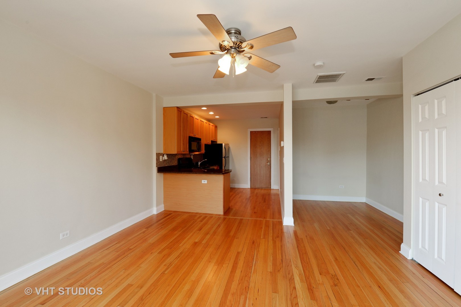 3765 North Racine Avenue, Unit C Chicago, IL 60613 - Photo 7 of 11