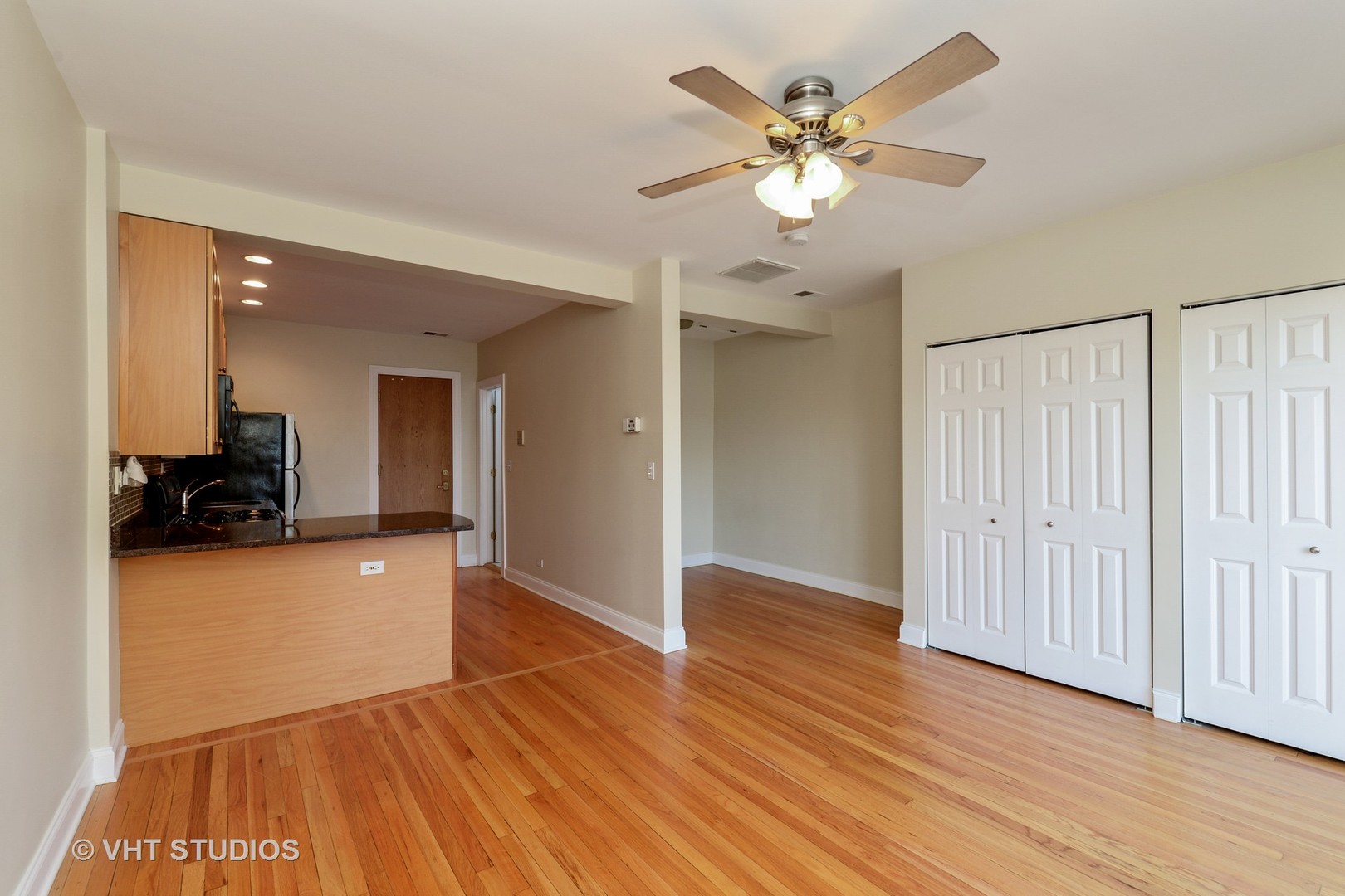 3765 North Racine Avenue, Unit C Chicago, IL 60613 - Photo 8 of 11