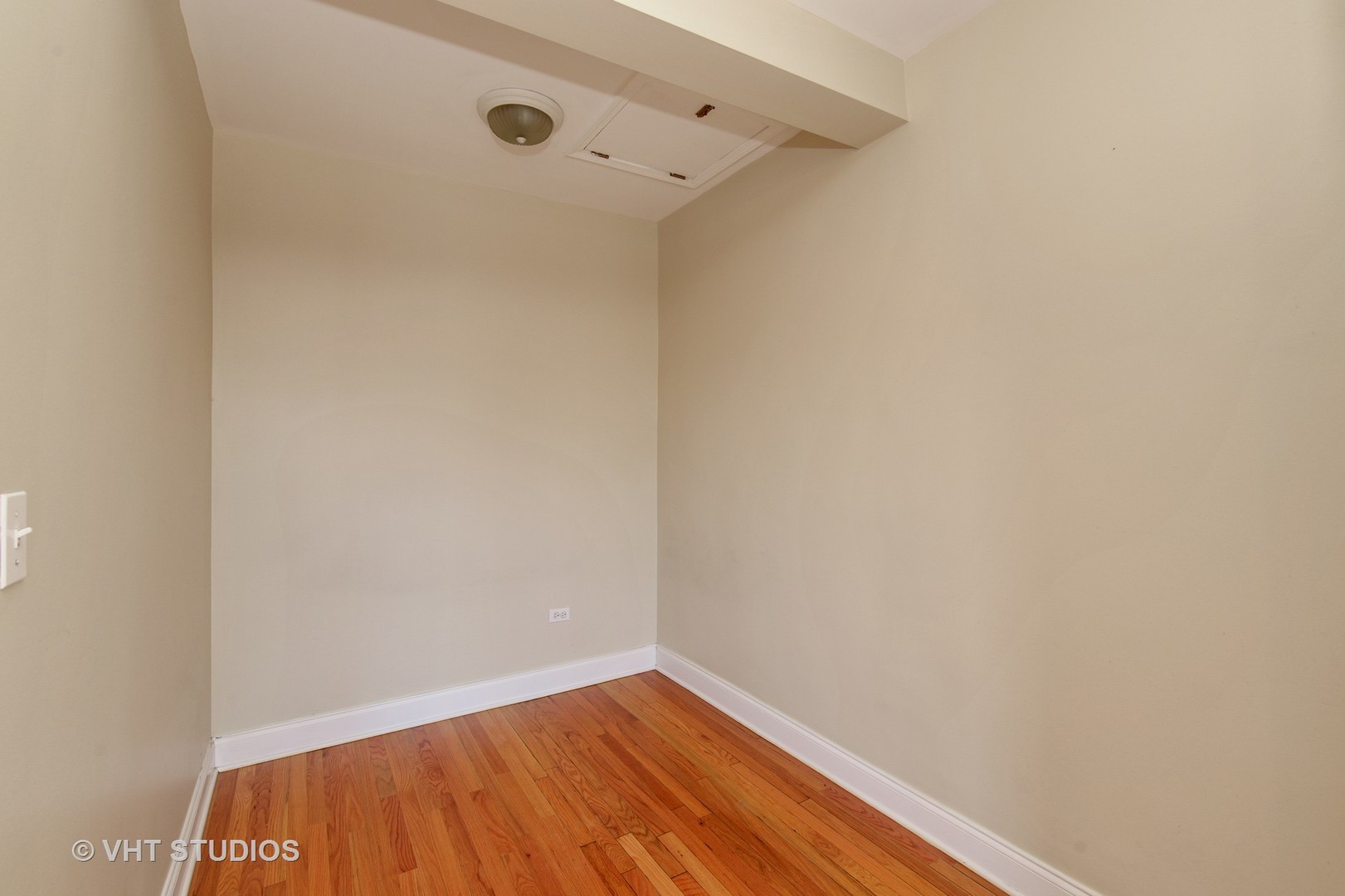 3765 North Racine Avenue, Unit C Chicago, IL 60613 - Photo 9 of 11