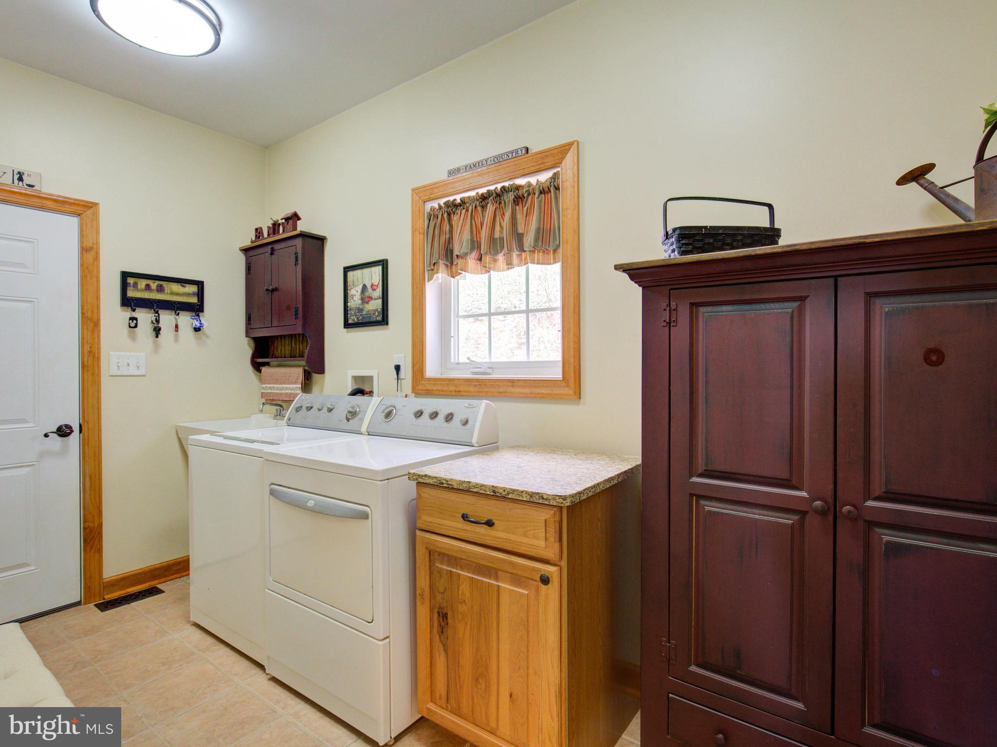 1174 Perry Road Winchester, VA 22602 - Photo 12 of 25 Laundry/mudroom