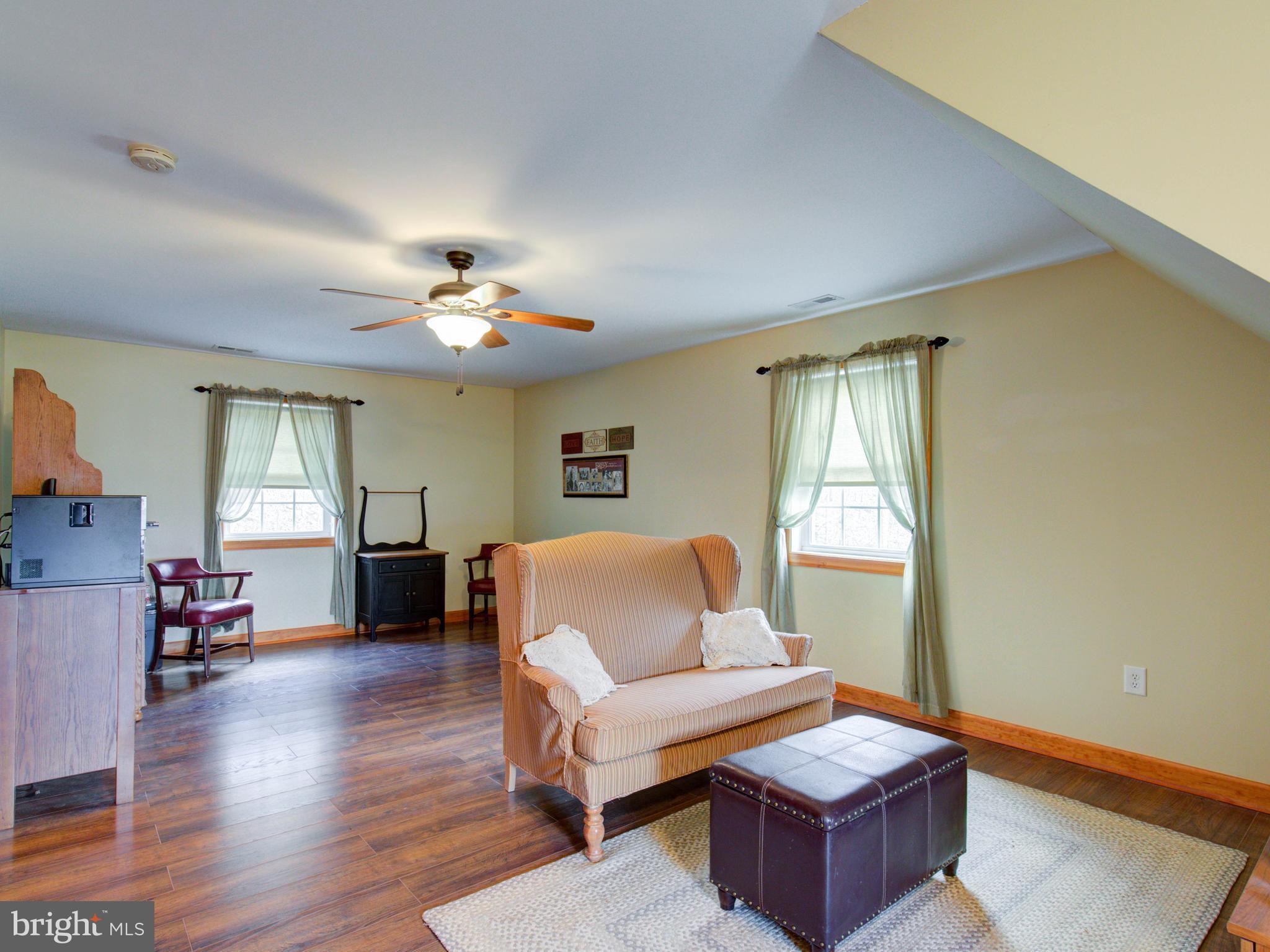1174 Perry Road Winchester, VA 22602 - Photo 19 of 25 2nd upstairs bedroom
