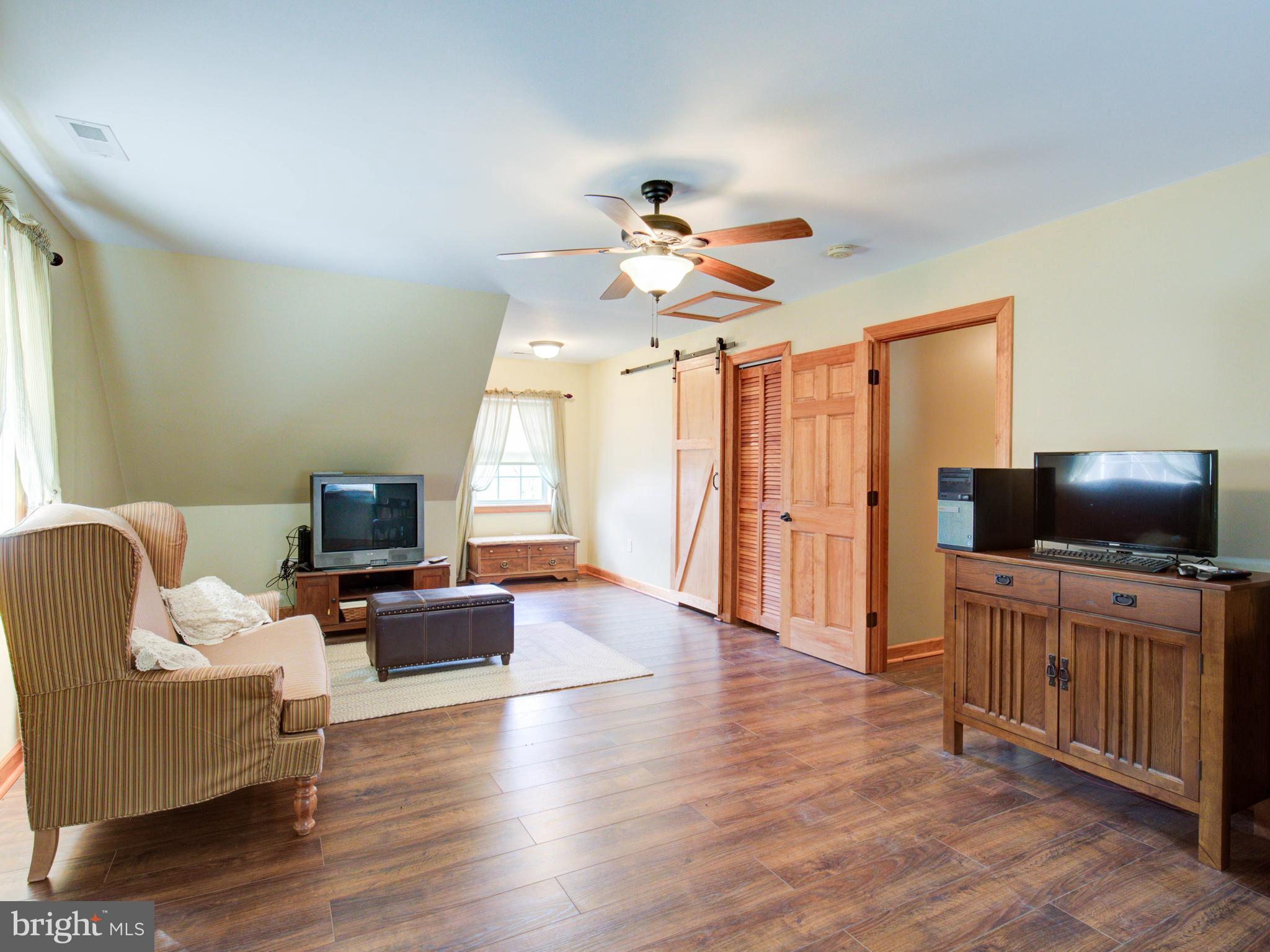 1174 Perry Road Winchester, VA 22602 - Photo 20 of 25 2nd uptairs bedroom