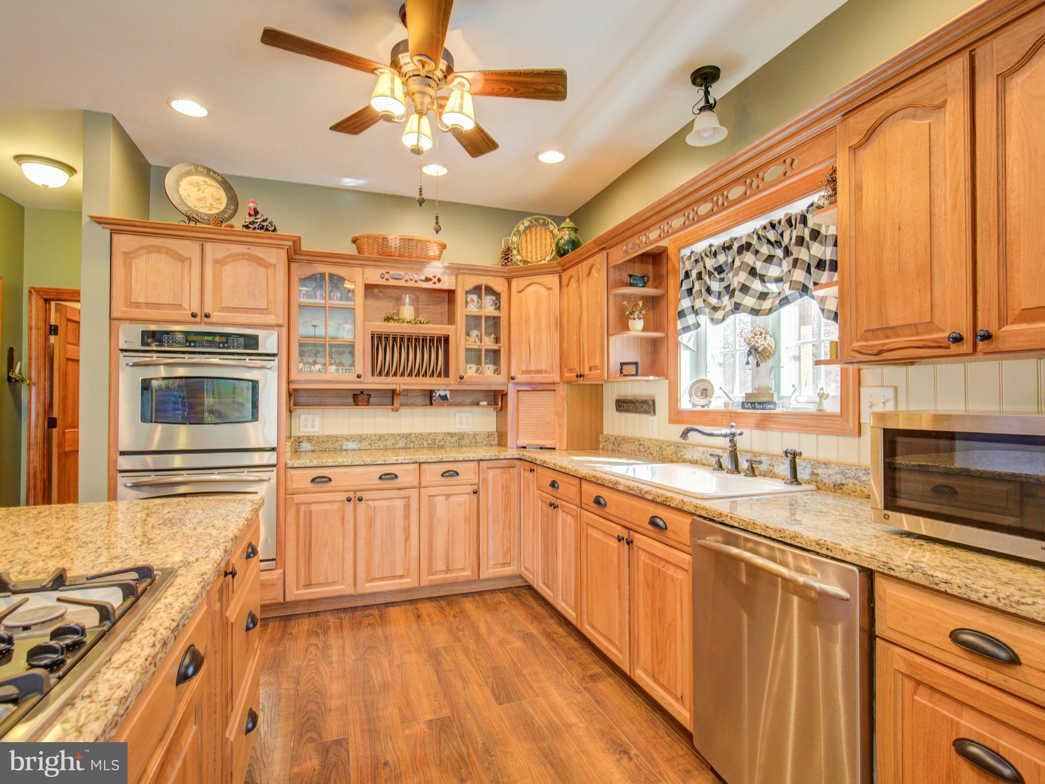 1174 Perry Road Winchester, VA 22602 - Photo 6 of 25 Beautiful custom kitchen!