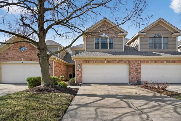 $420,000 | 811 King Henry Lane, St. Charles, IL 60174