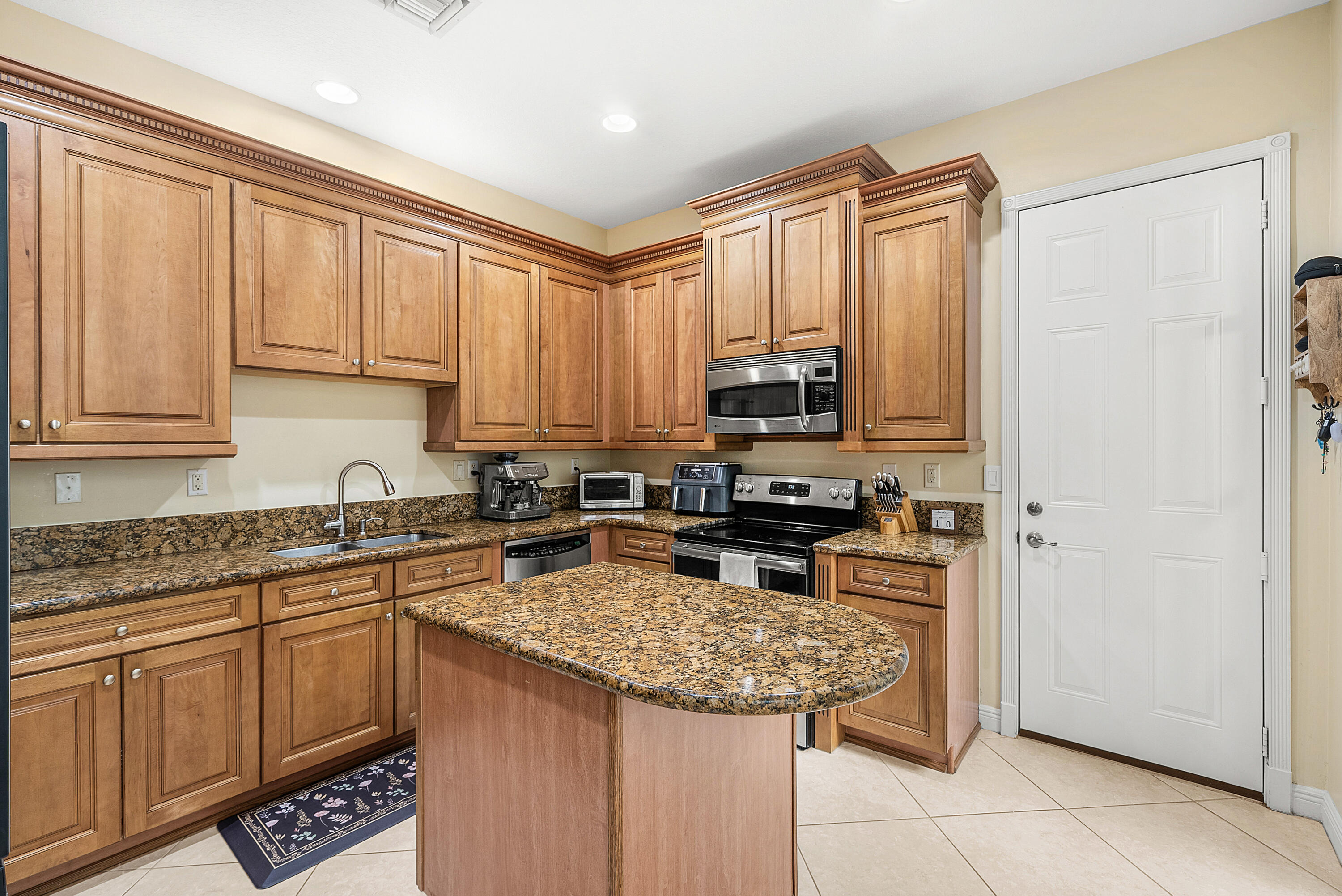 704 Northwest 83rd Place Boca Raton, FL 33487 - Photo 13 of 42 Kitchen