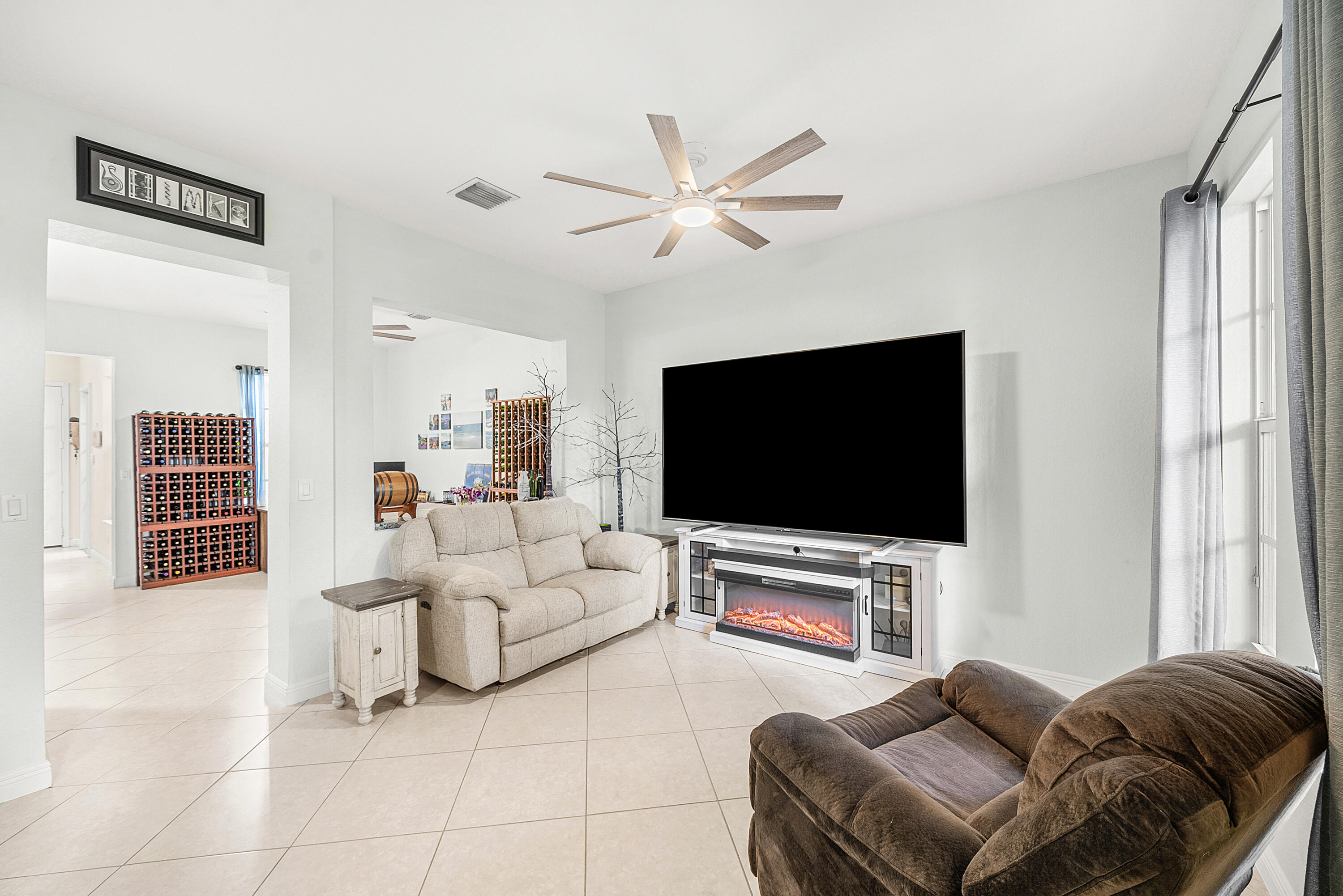 704 Northwest 83rd Place Boca Raton, FL 33487 - Photo 5 of 42 Living Room