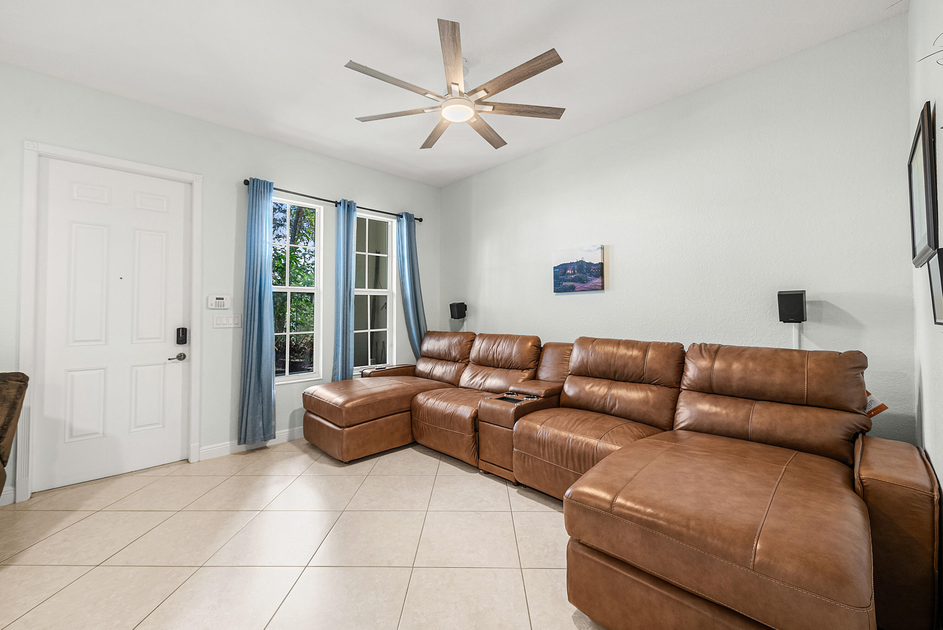 704 Northwest 83rd Place Boca Raton, FL 33487 - Photo 6 of 42 Living Room