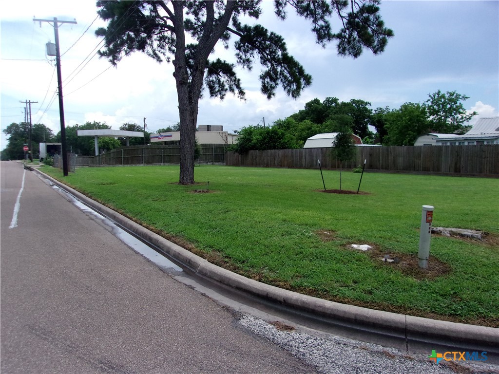 507 East River Street Victoria, TX 77901 - Photo 2 of 3