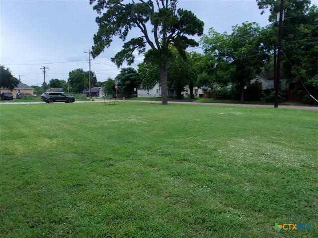 $39,900 | 507 East River Street, Victoria, TX 77901