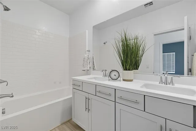 $575,000 | 600 Carriage Hill Drive, Unit 1094, Las Vegas, NV 89138