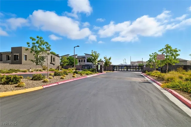 $575,000 | 600 Carriage Hill Drive, Unit 1094, Las Vegas, NV 89138