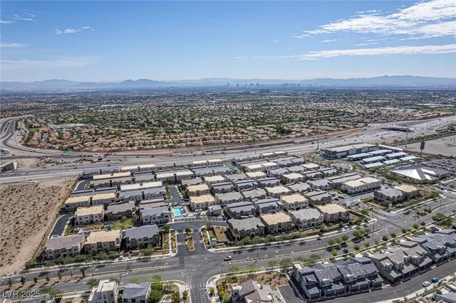 $575,000 | 600 Carriage Hill Drive, Unit 1094, Las Vegas, NV 89138