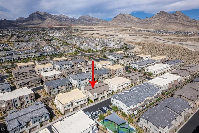 $575,000 | 600 Carriage Hill Drive, Unit 1094, Las Vegas, NV 89138