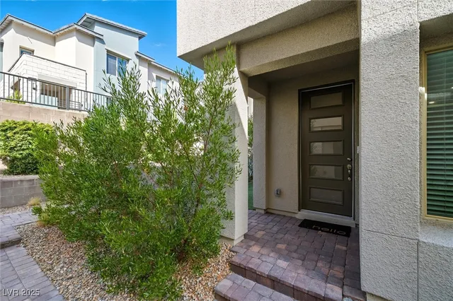 $575,000 | 600 Carriage Hill Drive, Unit 1094, Las Vegas, NV 89138
