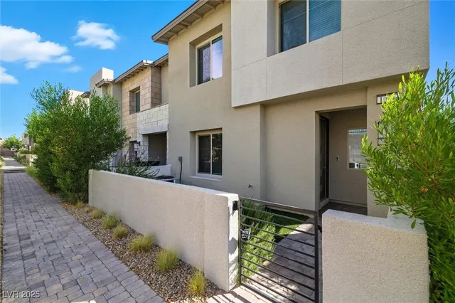 $575,000 | 600 Carriage Hill Drive, Unit 1094, Las Vegas, NV 89138