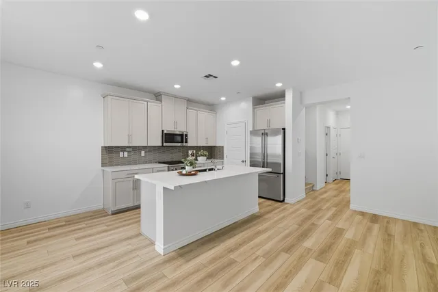 $575,000 | 600 Carriage Hill Drive, Unit 1094, Las Vegas, NV 89138