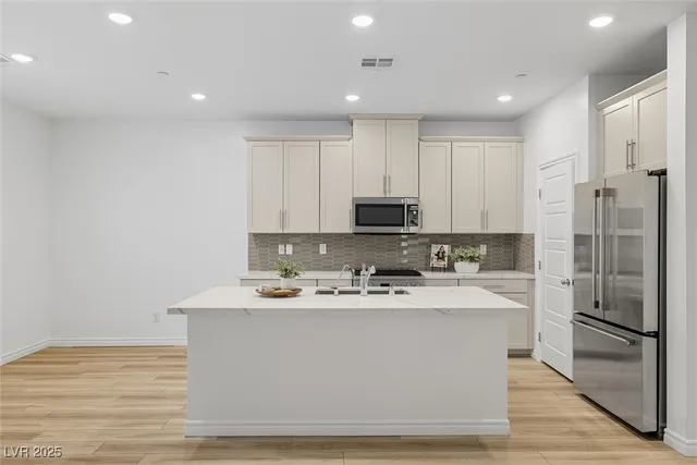 $575,000 | 600 Carriage Hill Drive, Unit 1094, Las Vegas, NV 89138