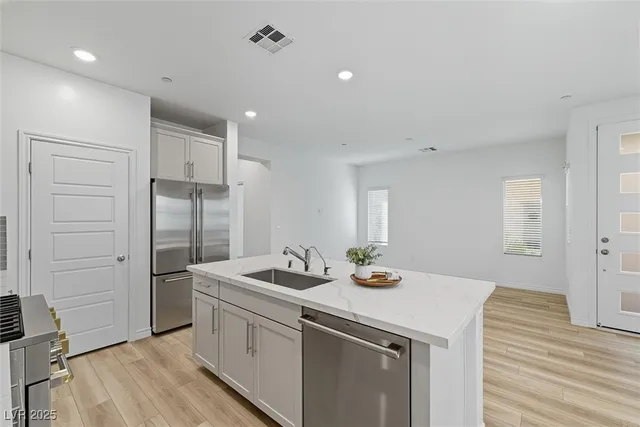 $575,000 | 600 Carriage Hill Drive, Unit 1094, Las Vegas, NV 89138