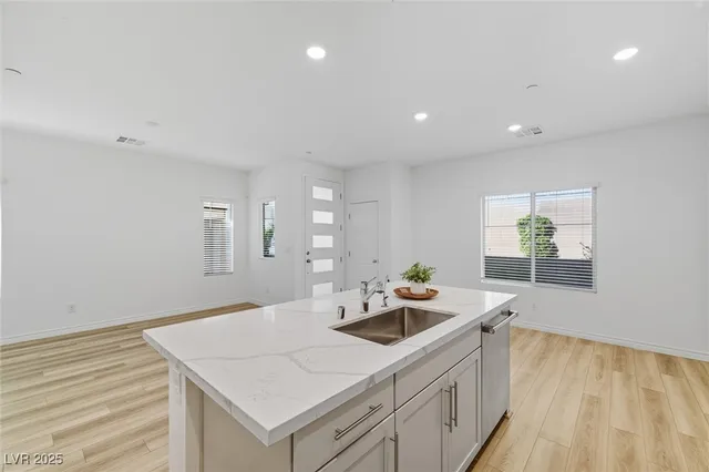 $575,000 | 600 Carriage Hill Drive, Unit 1094, Las Vegas, NV 89138