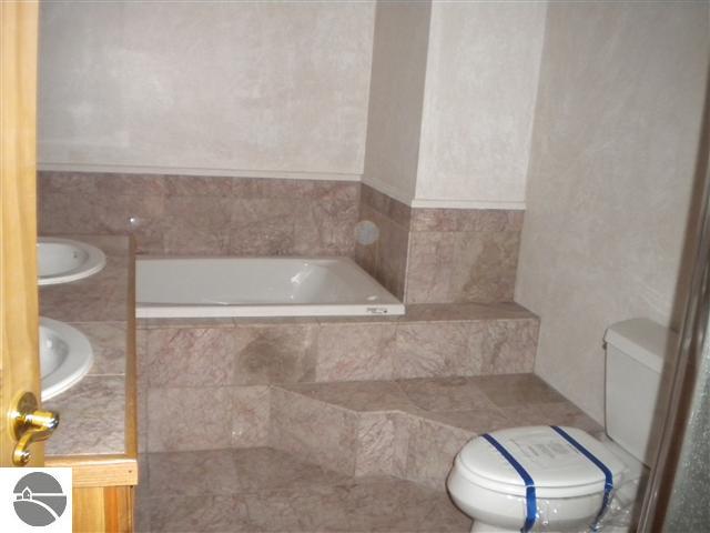 15115 Bluff Road Traverse City, MI 49686 - Photo 18 of 32 1743981-17.JPG