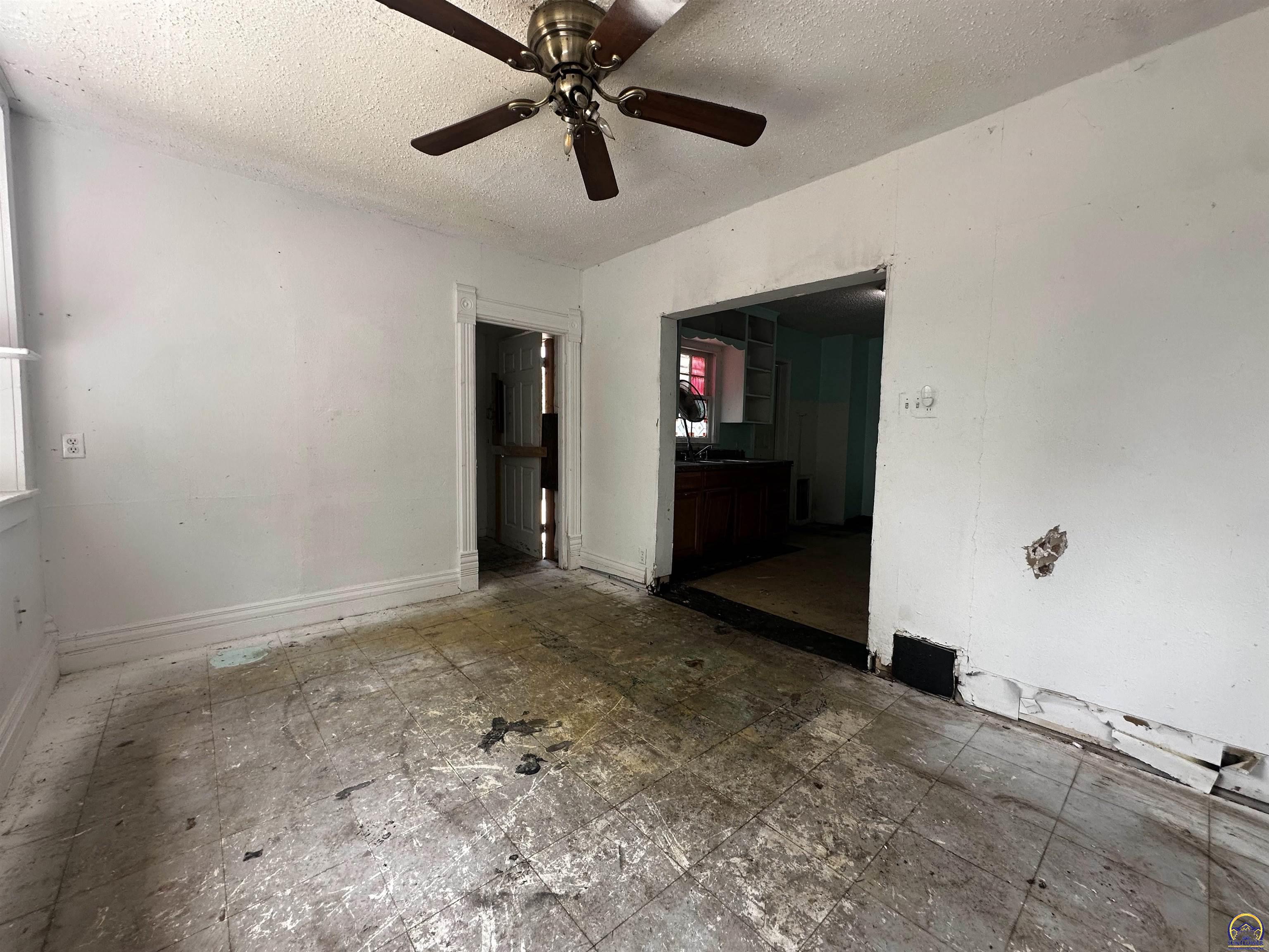 313 Southwest 13th Street Topeka, KS 66612 - Photo 21 of 23