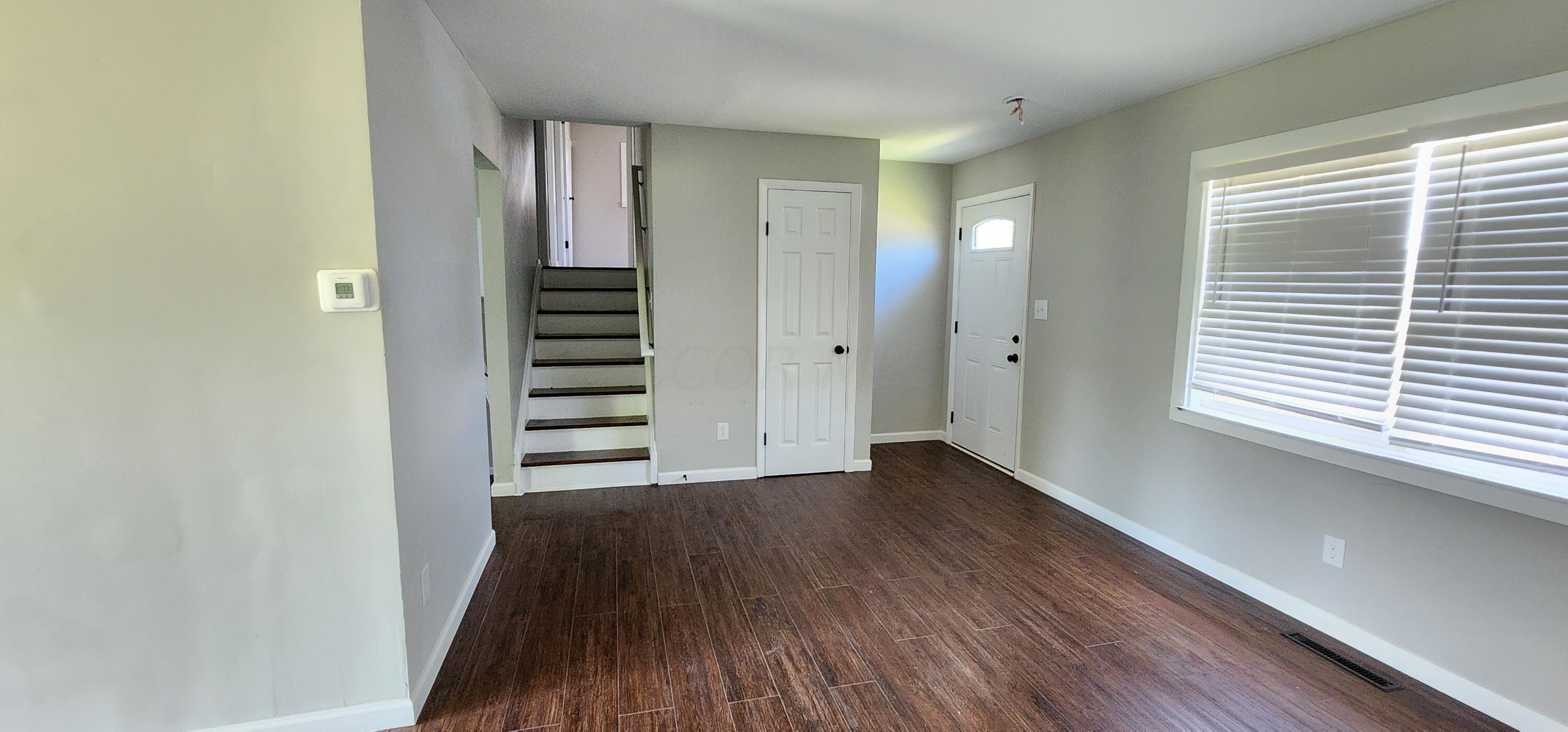 3322 Norwalk Road Columbus, OH 43207 - Photo 12 of 33 Living Room