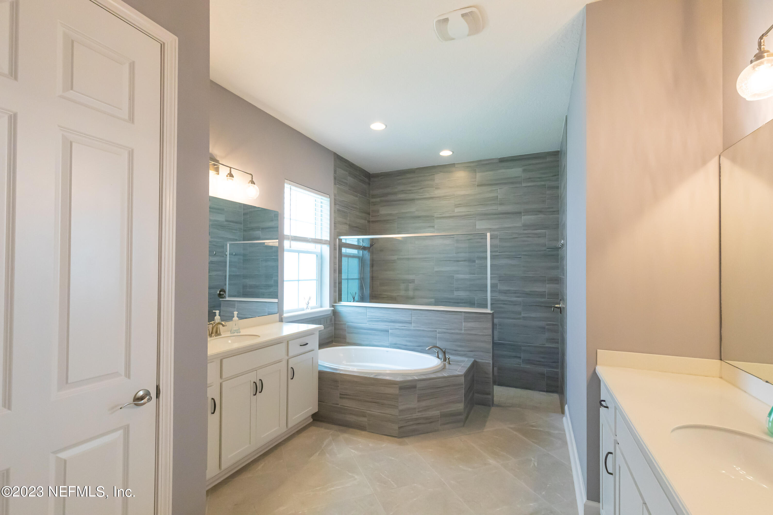 299 Tate Lane St. Johns, FL 32259 - Photo 28 of 55 a bathroom with a bathtub and sink