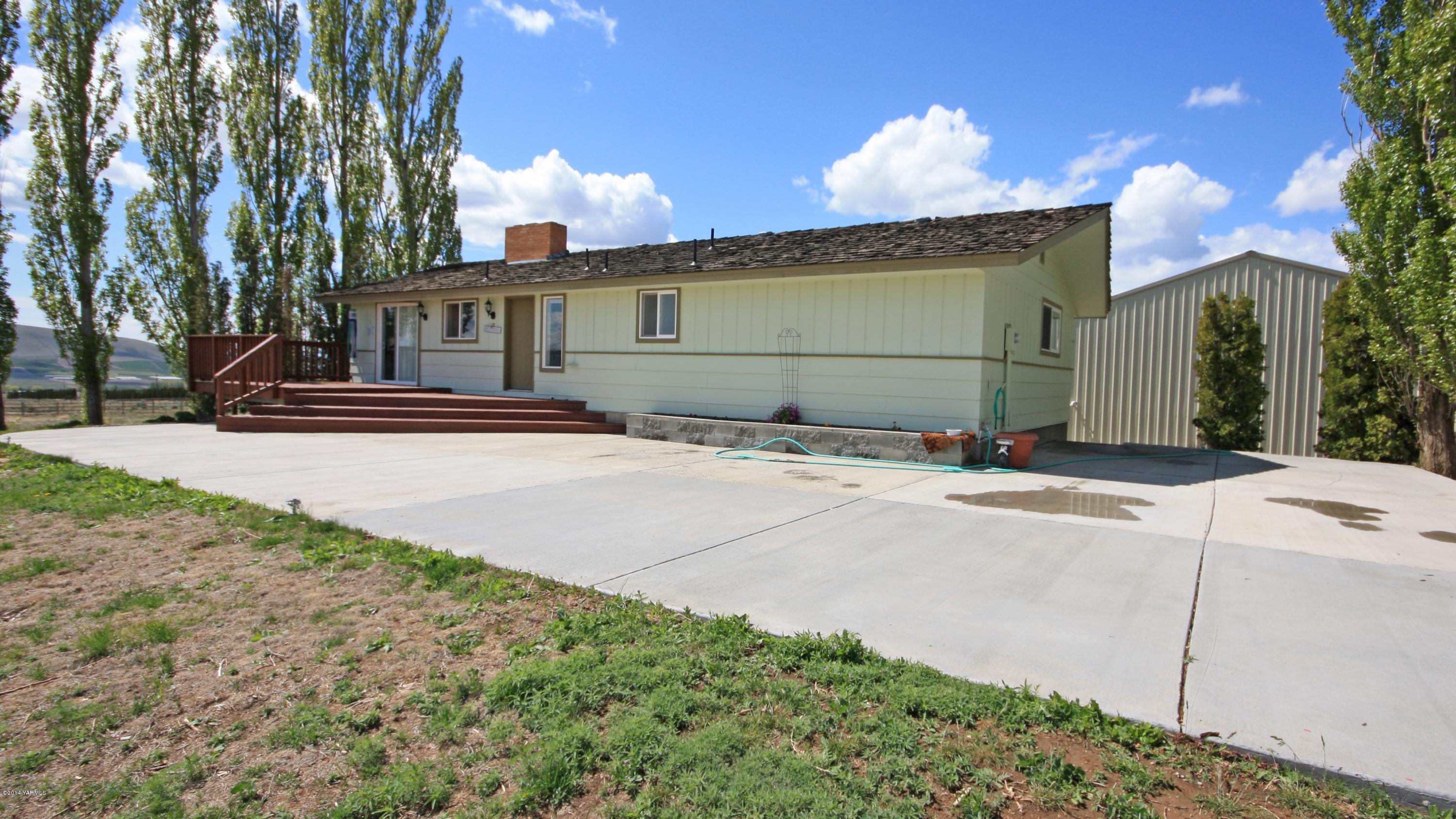 12070 Mieras Road Moxee, WA 98936 - Photo 1 of 30 a front view of a house with a yard and garage