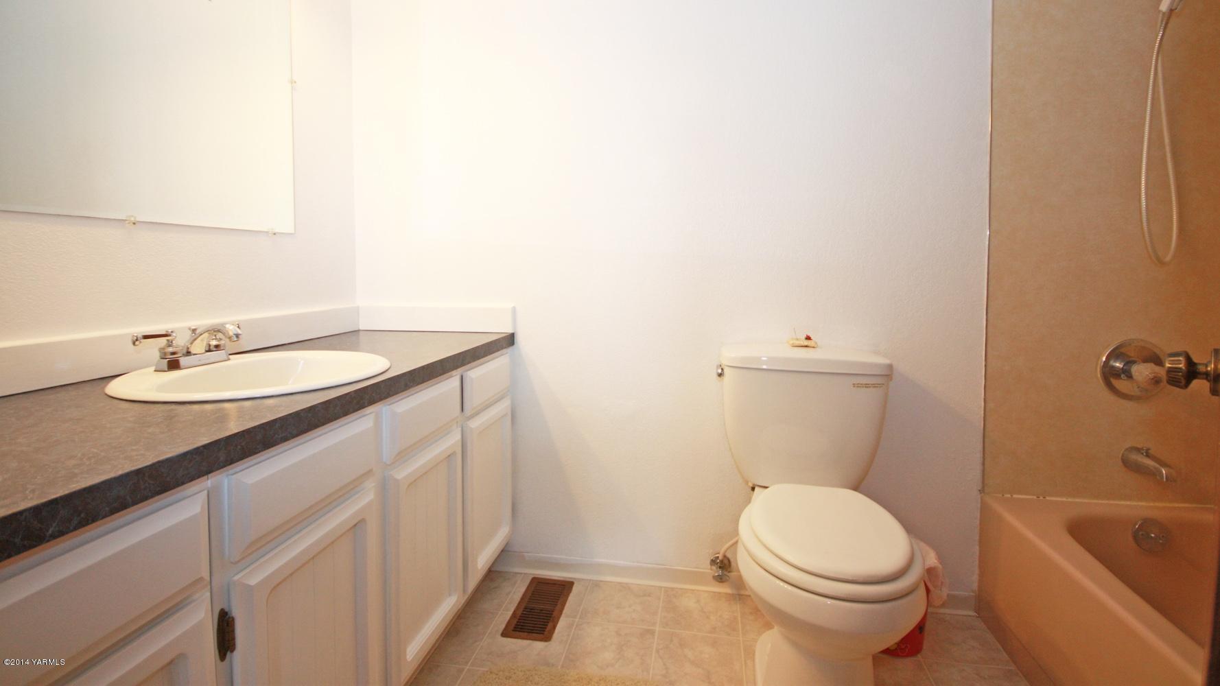 12070 Mieras Road Moxee, WA 98936 - Photo 14 of 30 a bathroom with a sink a toilet and shower