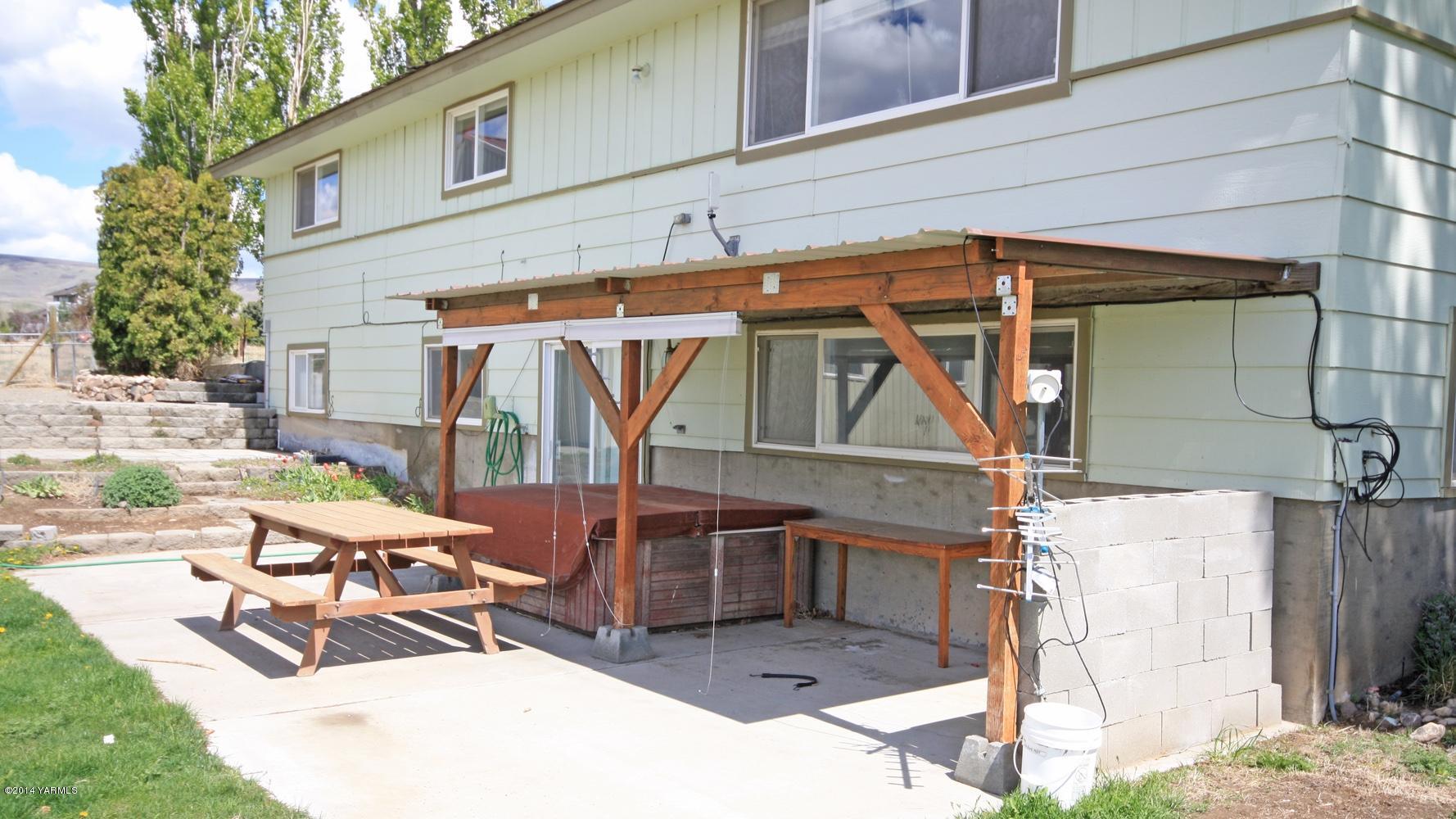 12070 Mieras Road Moxee, WA 98936 - Photo 23 of 30 a view of a patio with table and chairs near a barbeque