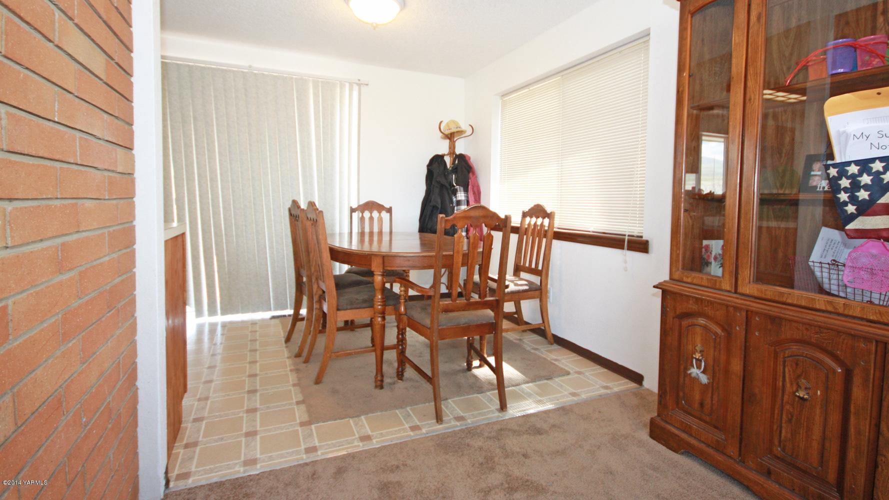 12070 Mieras Road Moxee, WA 98936 - Photo 6 of 30 a view of a dining room with furniture and a window