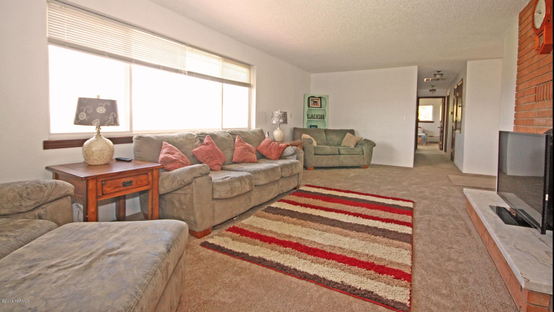 12070 Mieras Road Moxee, WA 98936 - Photo 7 of 30 a living room with furniture a flat screen tv and a lamp