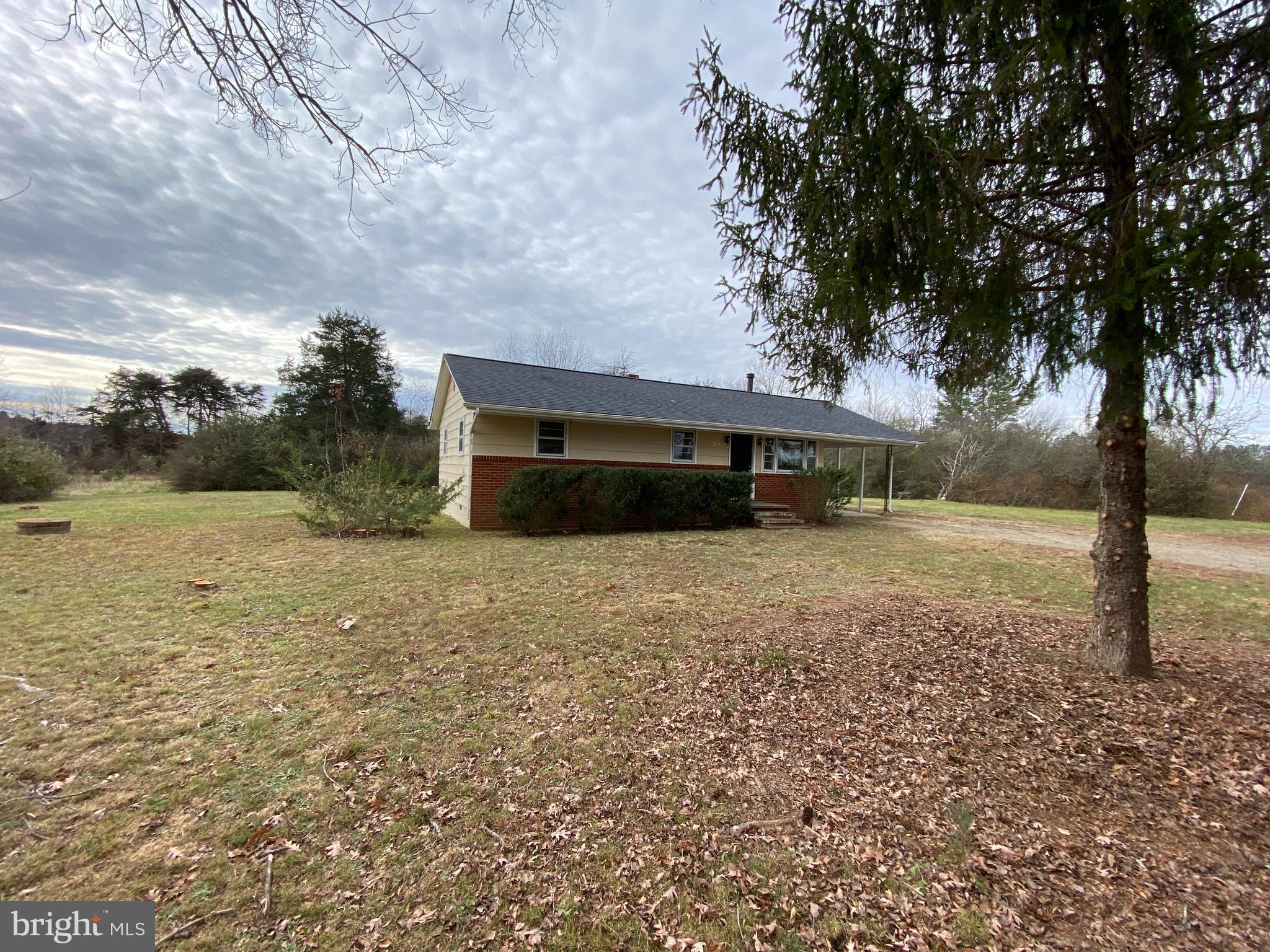 10514 Robert E Lee Drive Spotsylvania, VA 22551 - Photo 28 of 28 a front view of a house with a yard