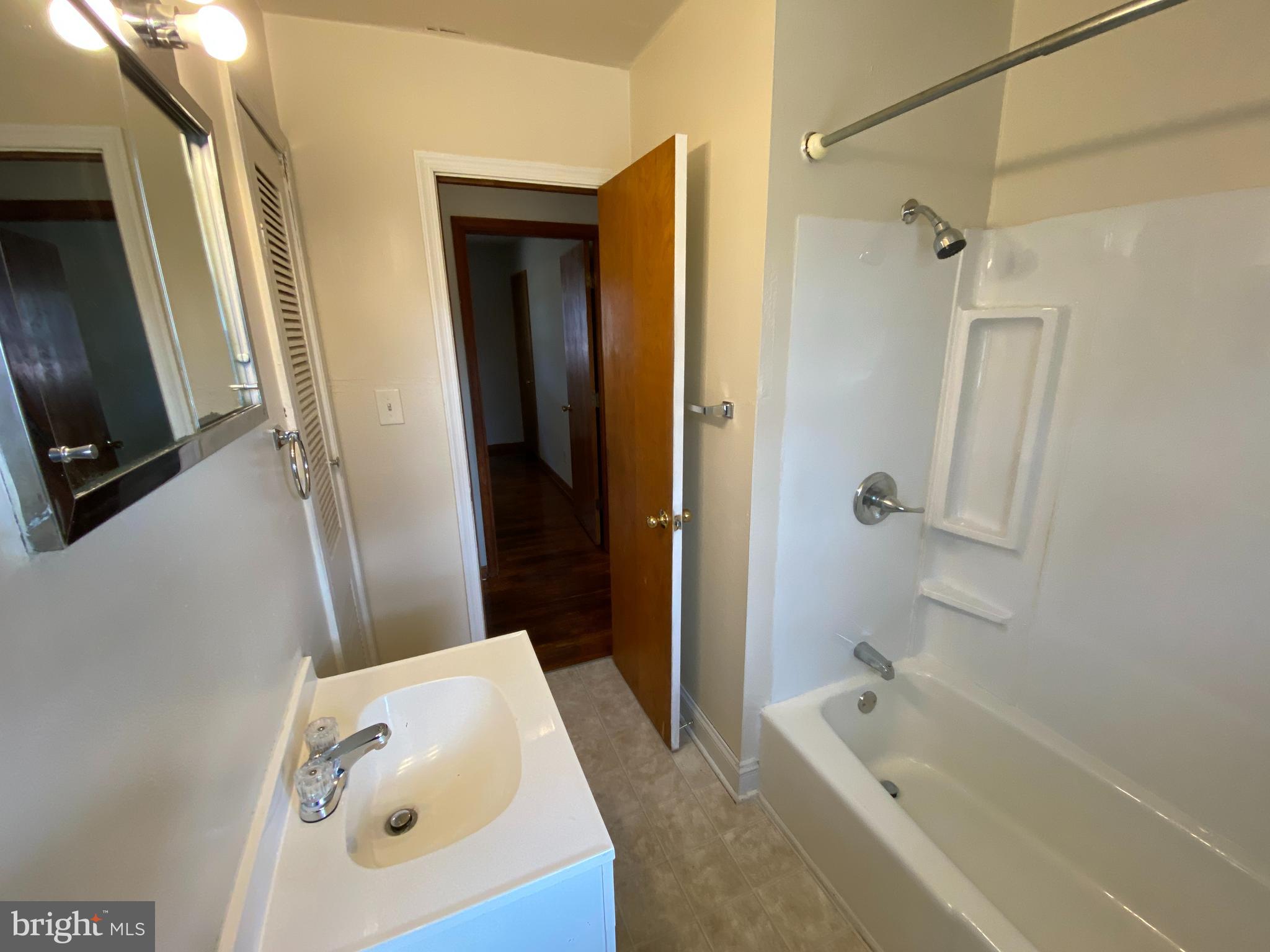 10514 Robert E Lee Drive Spotsylvania, VA 22551 - Photo 9 of 28 a bathroom with a tub a sink and wooden floor
