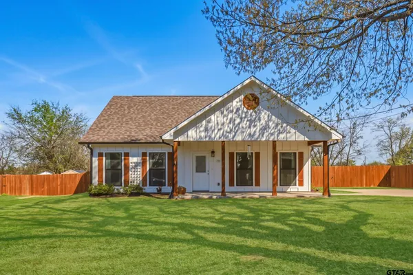 $299,992 | 711 Leftwich Street, Mount Vernon, TX 75457