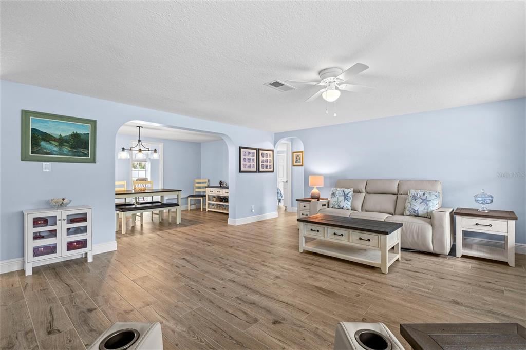 210 Wisteria Road Venice, FL 34293 - Photo 13 of 75 Gallery Image 13