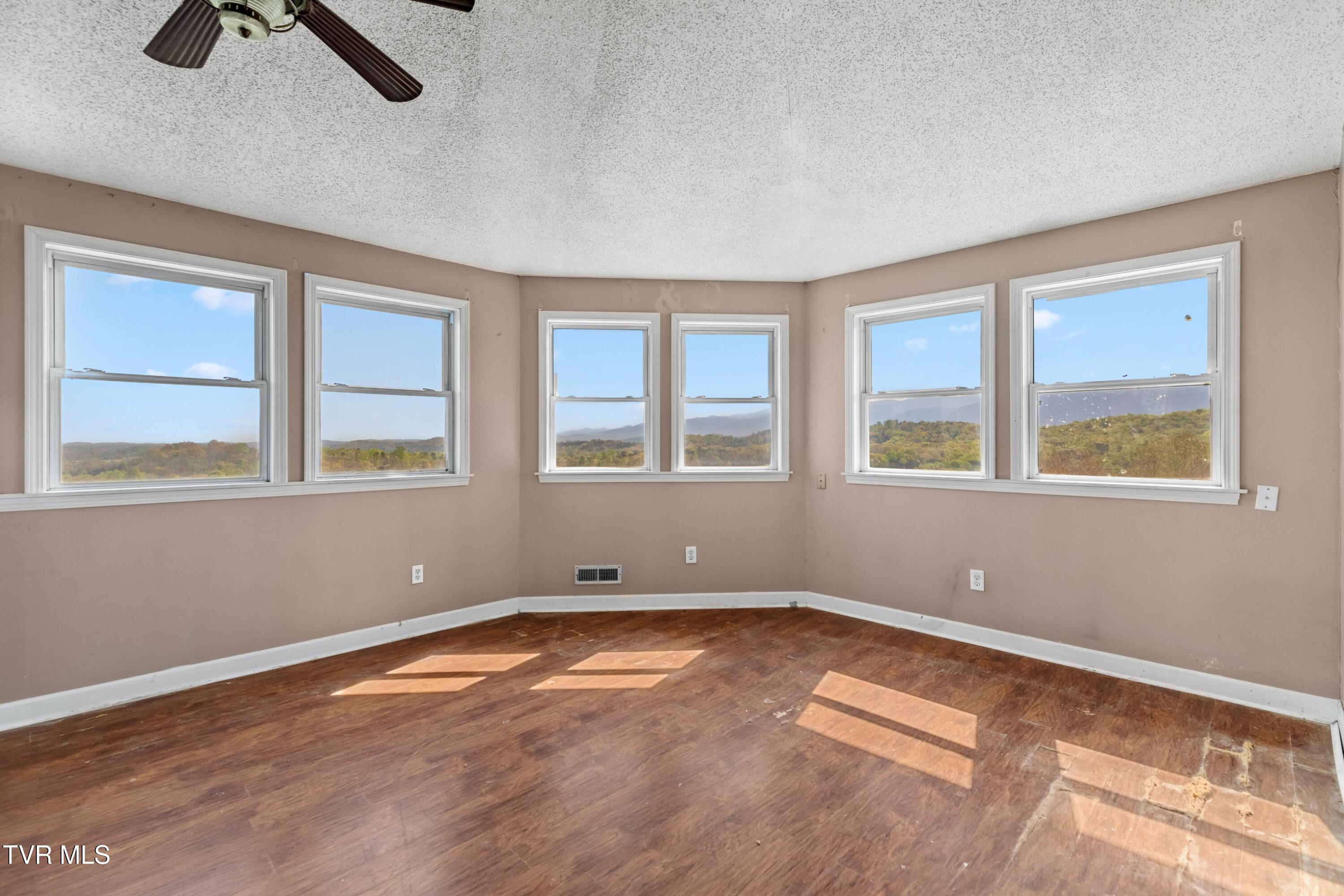 1480 Foxford Road Greeneville, TN 37743 - Photo 20 of 56 020-1480FoxfordRoad-Greeneville-TN-37743