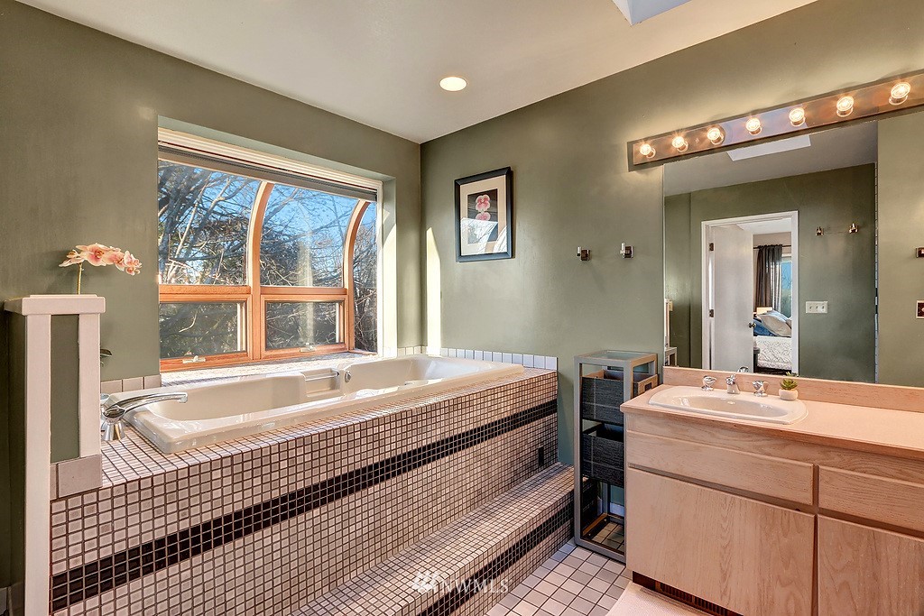 6641 Beveridge Place Southwest Seattle, WA 98136 - Photo 15 of 23 Gallery Image 15