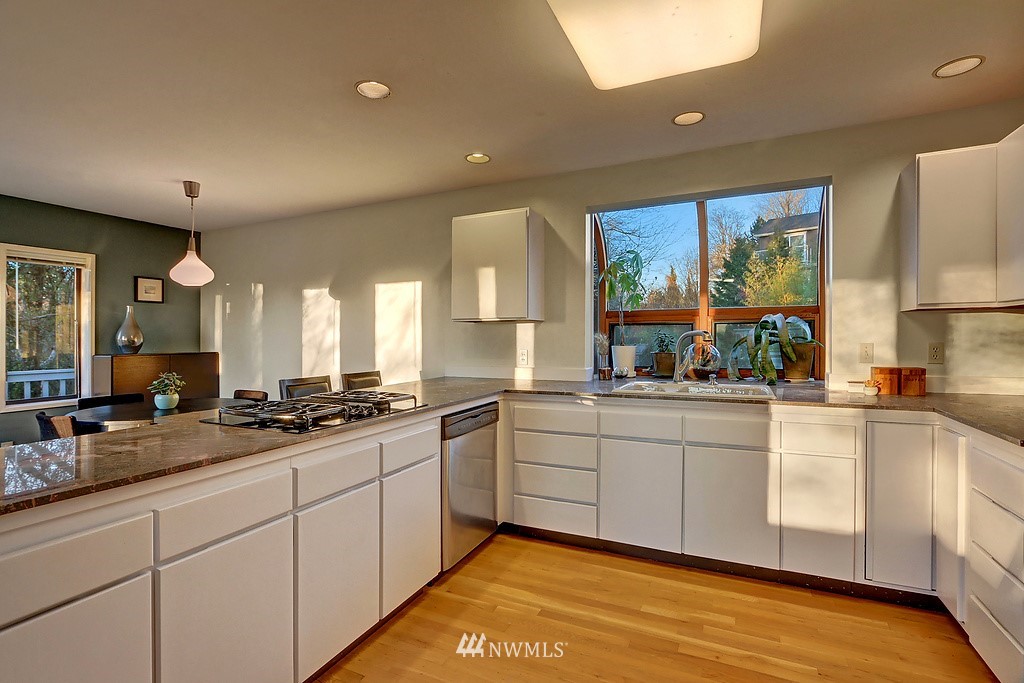 6641 Beveridge Place Southwest Seattle, WA 98136 - Photo 6 of 23 Gallery Image 6