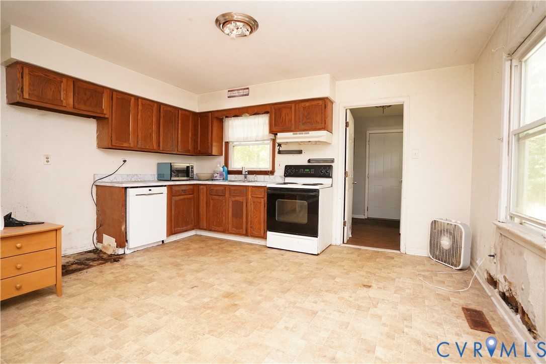1439 Mahixon Road Manquin, VA 23106 - Photo 6 of 13 Kitchen with white appliances, light countertops,