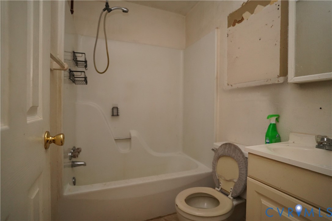 1439 Mahixon Road Manquin, VA 23106 - Photo 10 of 13 Bathroom featuring vanity and shower / washtub com