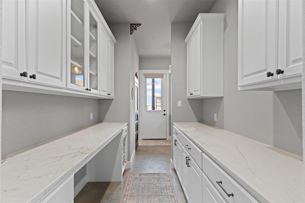 201 W Road Waxahachie, TX 75165 - Photo 19 of 40 a bathroom with a sink and a mirror