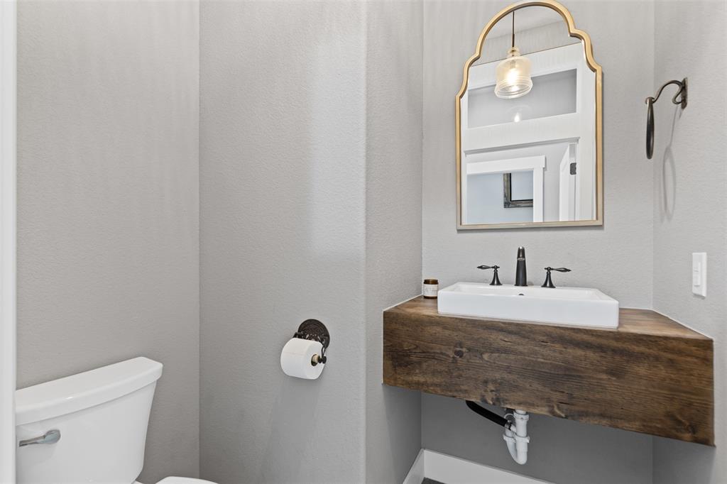 201 W Road Waxahachie, TX 75165 - Photo 24 of 40 a bathroom with a sink and a toilet